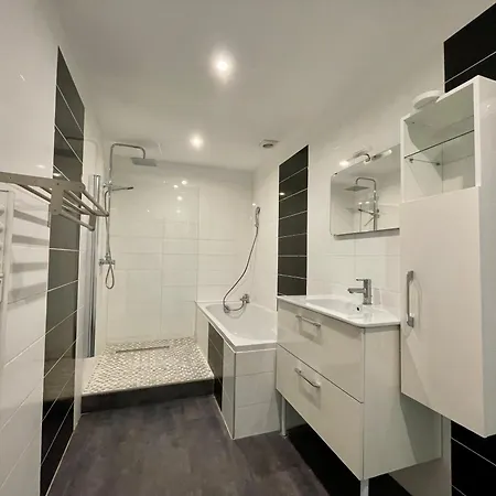 Charmant T2 Au Coeur De Nimes, Proche Maison Carree *